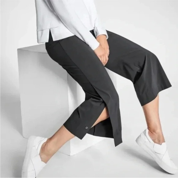 Navy blue Athleta tribeca pants. Excellent used condition. 16 hidden snap leg - Picture 4 of 8